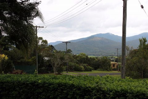 3 Bedroom Holiday House - Accommodation Cooktown 6